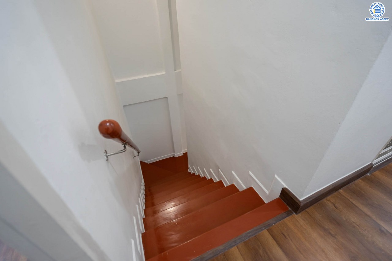 บ้านมือสองตกแต่งใหม่ โครงการ บ้านทอฝัน พิบูลย์สงคราม พร้อมอยู่ เนื้อที่ 16 ตร.ว. ฟังก์ชัน 3 ห้องนอน 2 ห้องน้ำ จอดรถได้ 1 คัน บนสุดยอดทำเล! เชื่อมถนนพิบูลย์สงคราม, วงศ์สว่าง, นครอินทร์ และติวานนท์ ใกล้จุดขึ้นทางด่วนศรีรัช-วงแหวนรอบนอก และรถไฟฟ้า "สถานีแยกติวานนท์"...